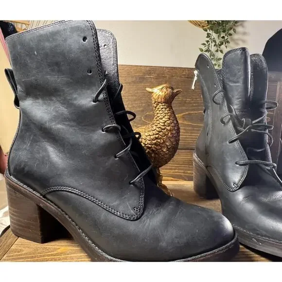 UGG Oriana Black Leather Boots - Picture 4 of 16